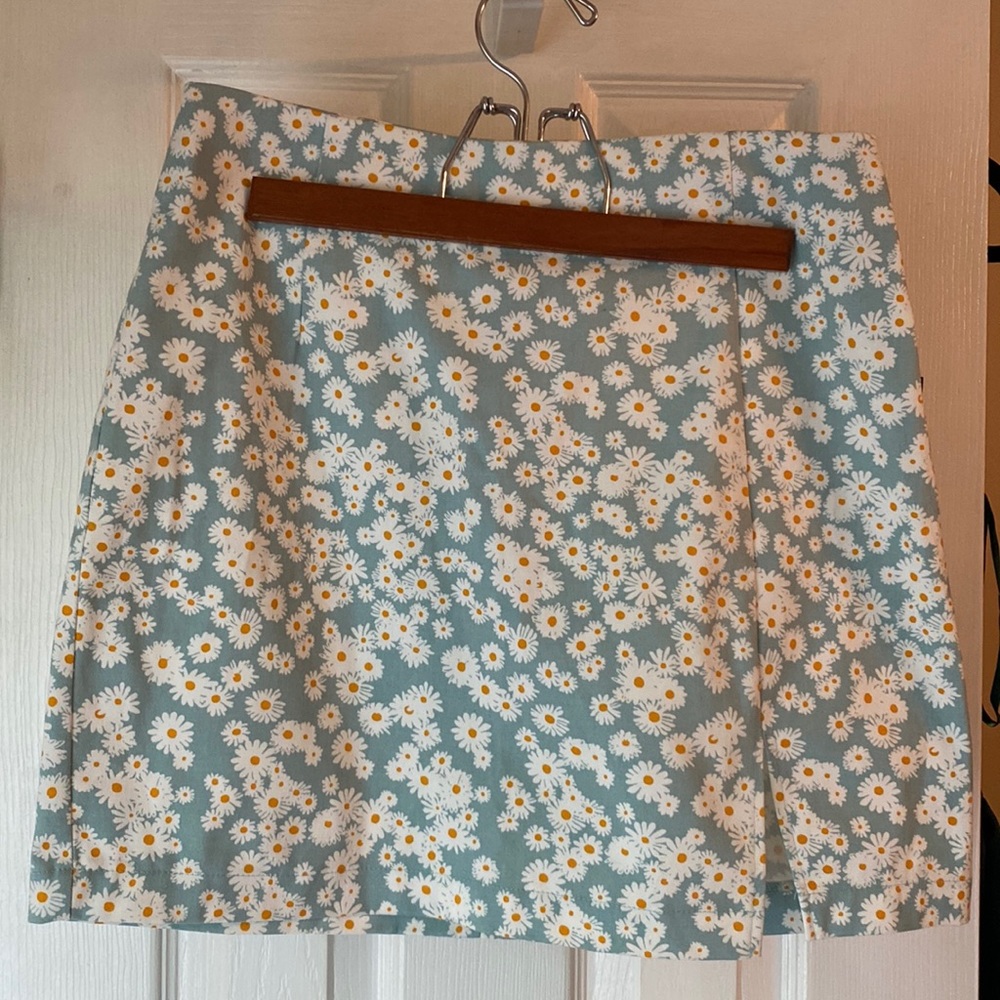 Never worn before wild fable flower skirt